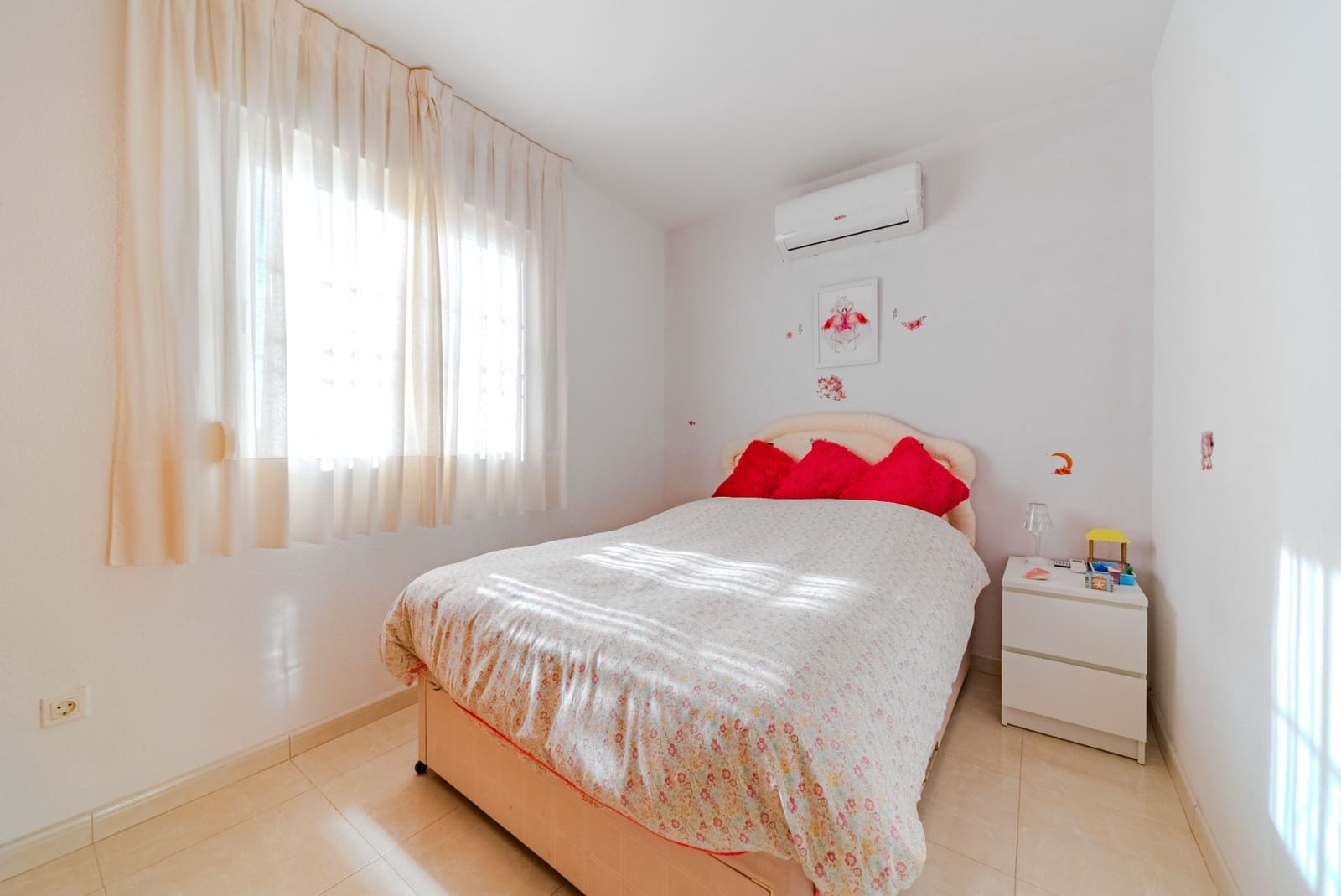 3 makuuhuone Omakotitalo myytävänä paikassa Playa Flamenca mukana uima-altaan 
autotalli - 229 000 € (Ref: 9544877)