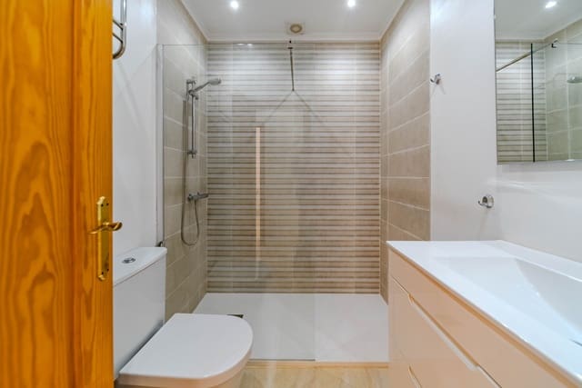 3 soverom Hus til salgs i Playa Flamenca, Orihuela med svømmebasseng garasje - € 224 000 (Ref: 9544877)