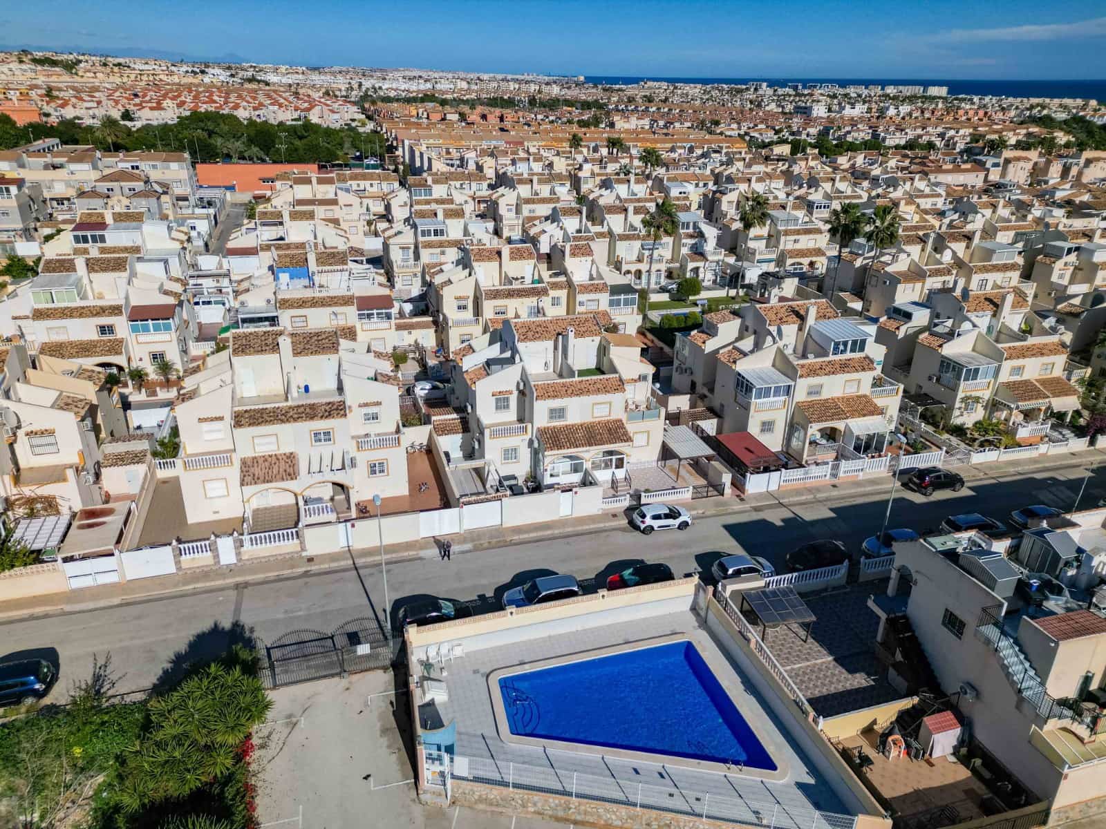 3 makuuhuone Omakotitalo myytävänä paikassa Playa Flamenca mukana uima-altaan 
autotalli - 229 000 € (Ref: 9544877)