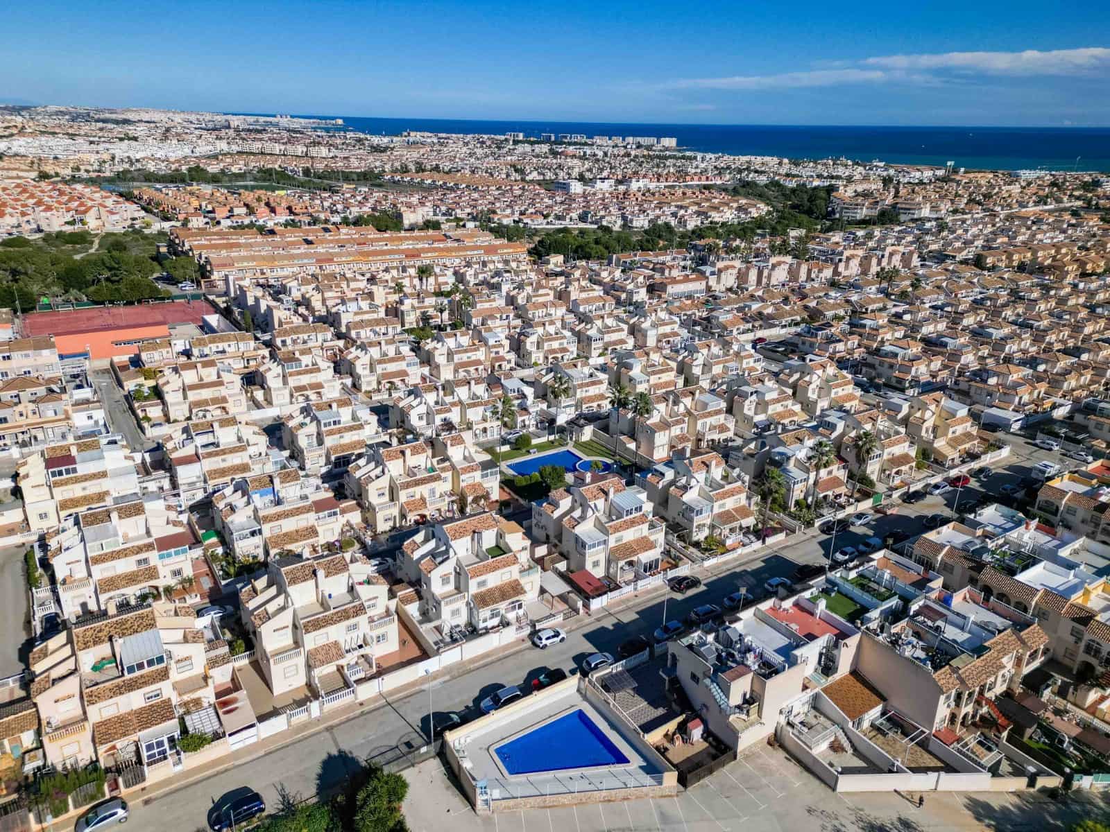 3 makuuhuone Omakotitalo myytävänä paikassa Playa Flamenca mukana uima-altaan 
autotalli - 229 000 € (Ref: 9544877)