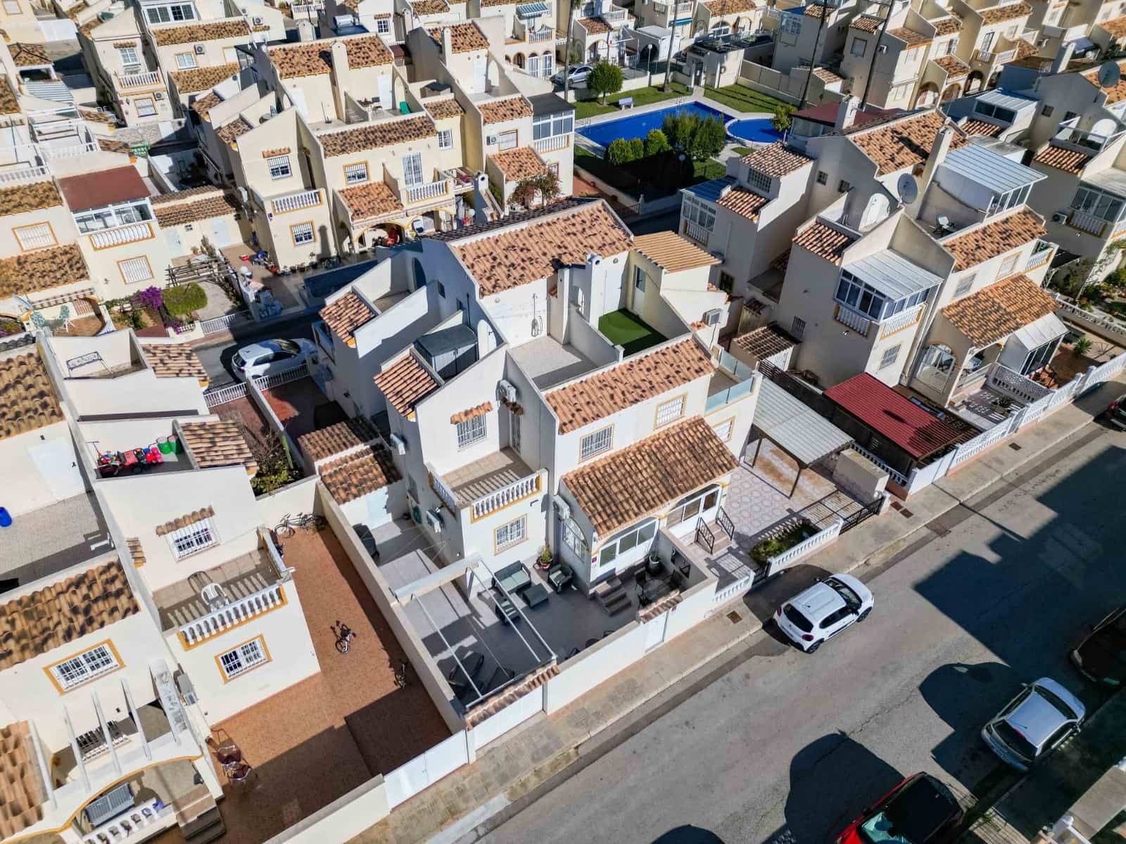 3 makuuhuone Omakotitalo myytävänä paikassa Playa Flamenca mukana uima-altaan 
autotalli - 229 000 € (Ref: 9544877)