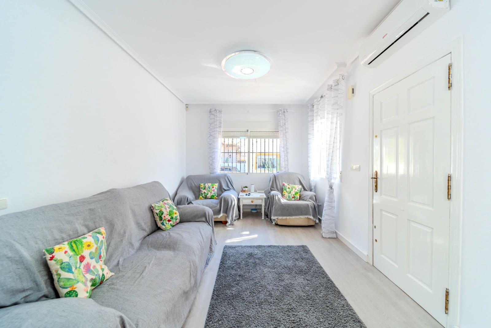 Chalet de 3 habitaciones en Playa Flamenca en venta con piscina garaje - 284.950 € (Ref: 9544878)