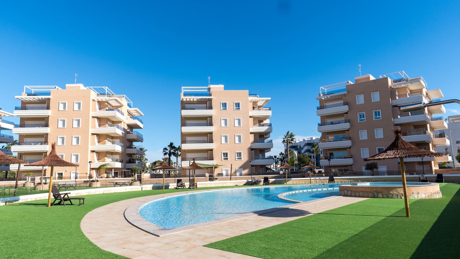 Apartamento de 3 habitaciones en El Raso en venta con piscina garaje - 395.000 € (Ref: 9544881)