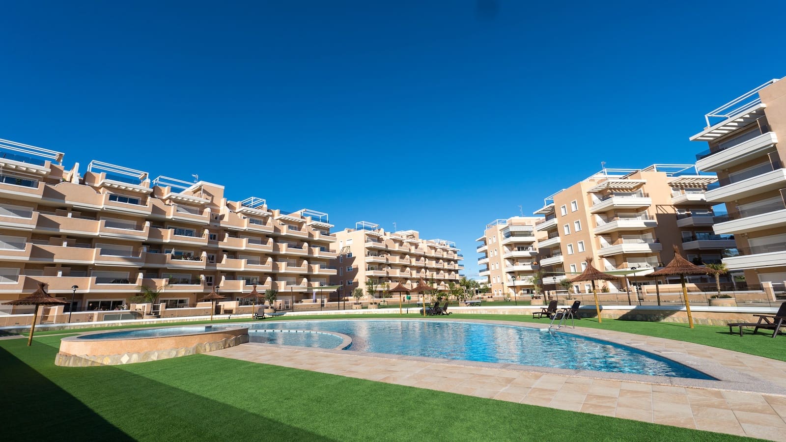 Apartamento de 3 habitaciones en El Raso en venta con piscina garaje - 395.000 € (Ref: 9544881)