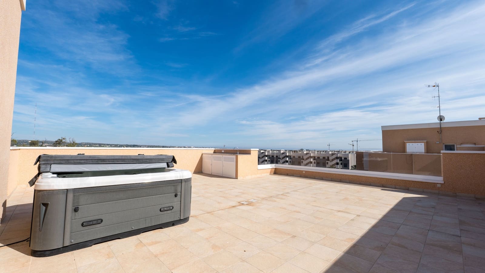 Apartamento de 3 habitaciones en El Raso en venta con piscina garaje - 395.000 € (Ref: 9544881)