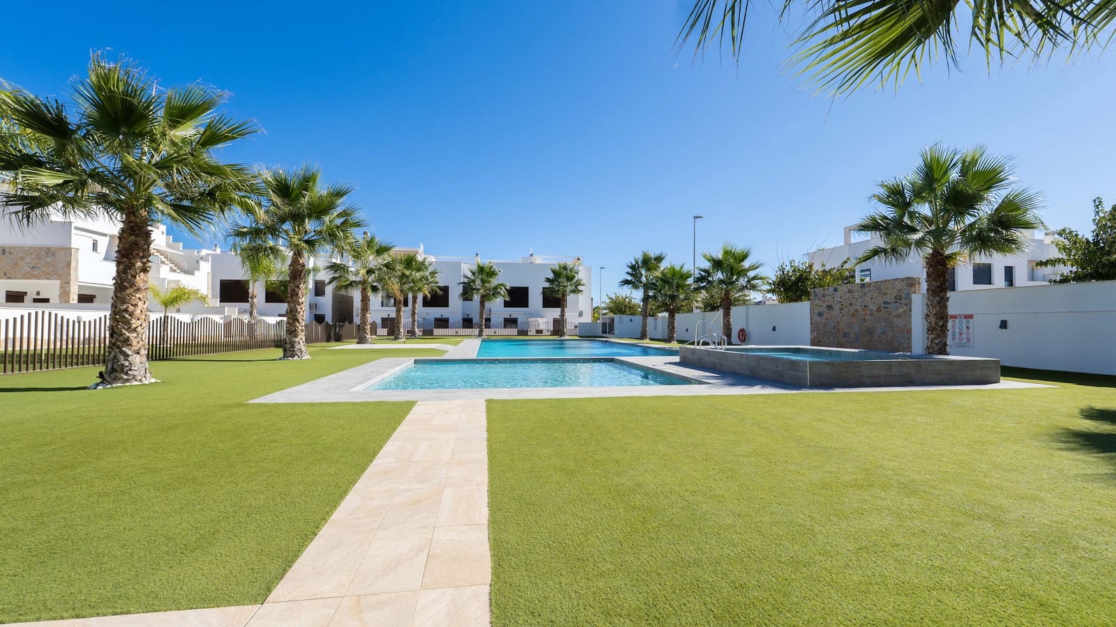 3 bedroom Apartment for sale in Torre de la Horadada with pool garage - € 399,000 (Ref: 9544882)