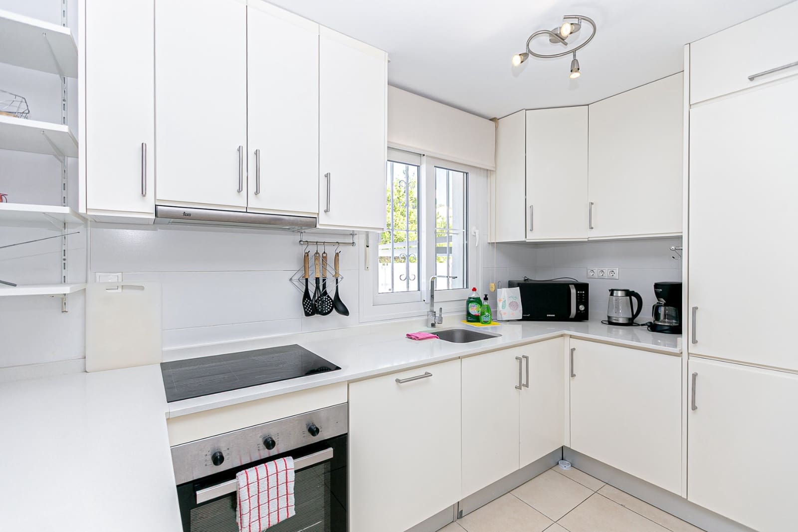 4 makuuhuone Huvila myytävänä paikassa La Marina mukana uima-altaan - 389 000 € (Ref: 9550858)