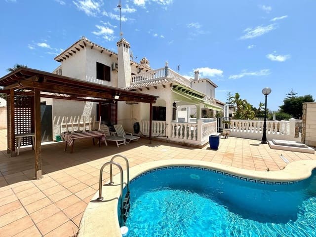 4 soveværelse Villa til salg i La Zenia, Orihuela med swimmingpool - € 585.000 (Ref: 9599229)