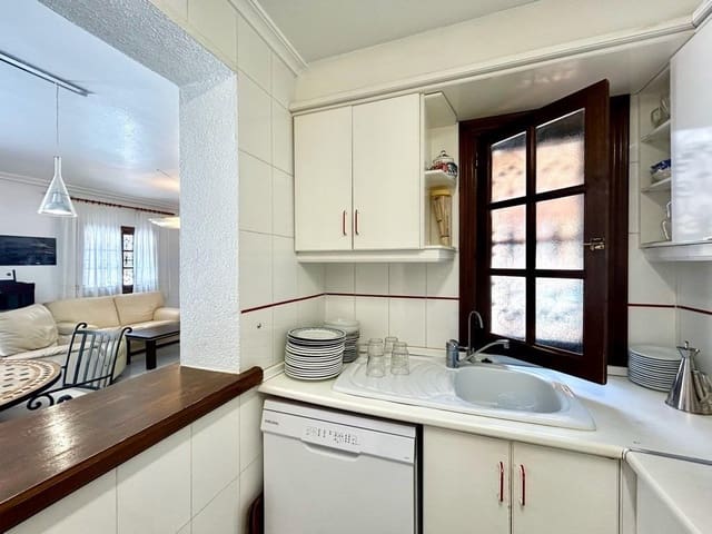 4 soveværelse Villa til salg i La Zenia, Orihuela med swimmingpool - € 585.000 (Ref: 9599229)