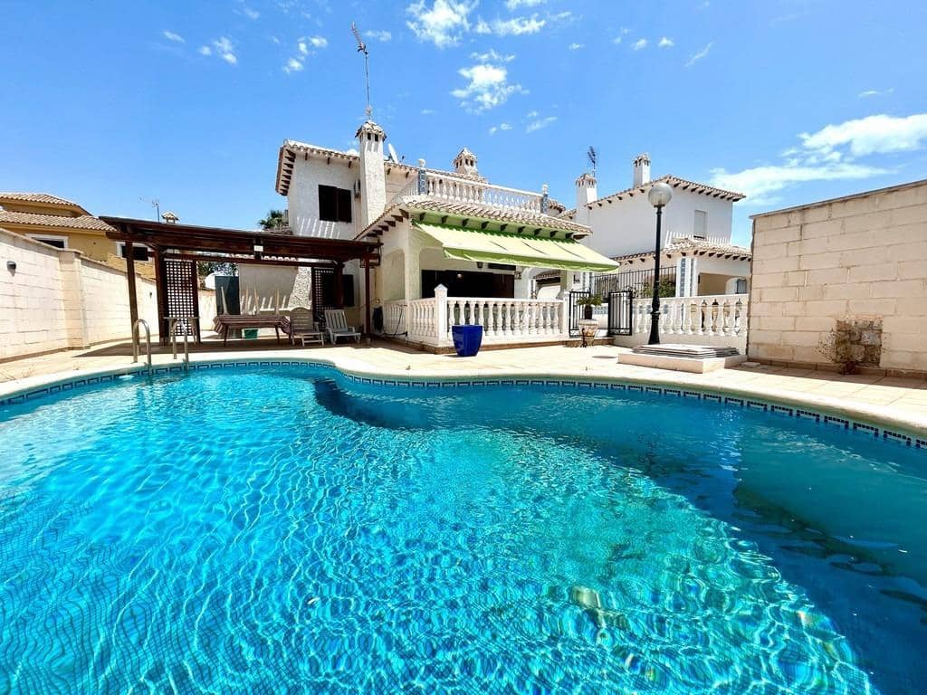 4 soveværelse Villa til salg i La Zenia med swimmingpool - € 585.000 (Ref: 9599229)
