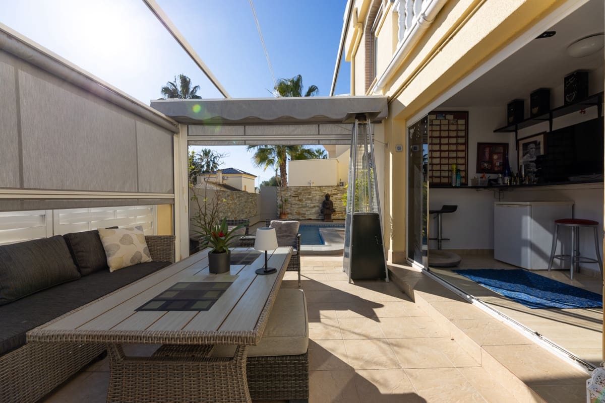 4 bedroom Villa for sale in Las Ramblas Golf with pool - € 329,995 (Ref: 9615145)