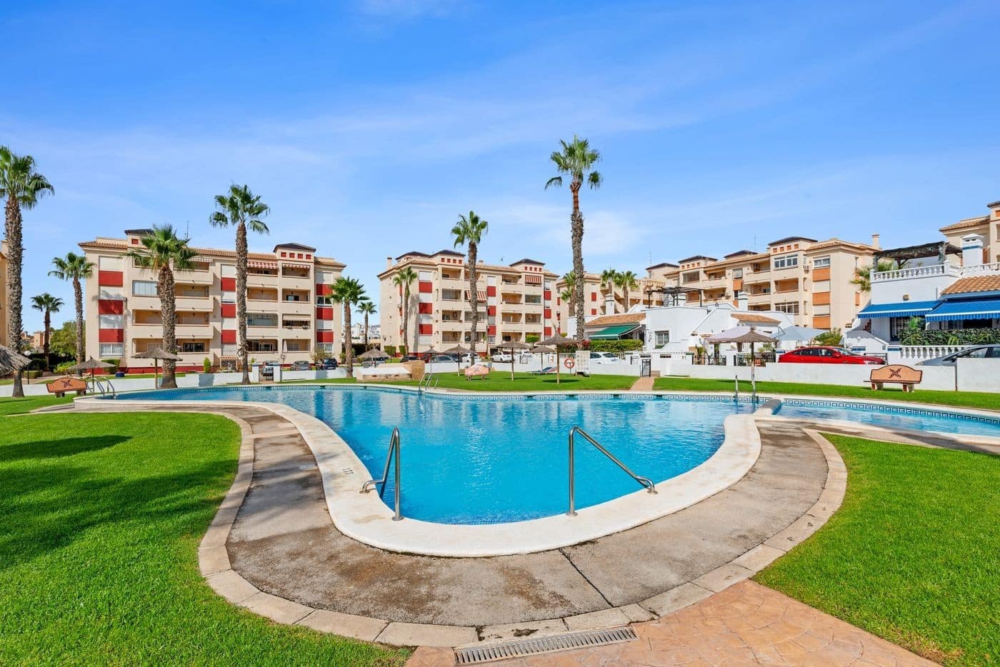 2 Zimmer Apartment zu verkaufen in Playa Flamenca mit Pool Garage - 189.950 € (Ref: 9646735)