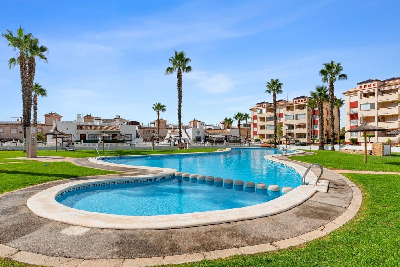2 Zimmer Apartment zu verkaufen in Playa Flamenca mit Pool Garage - 189.950 € (Ref: 9646735)