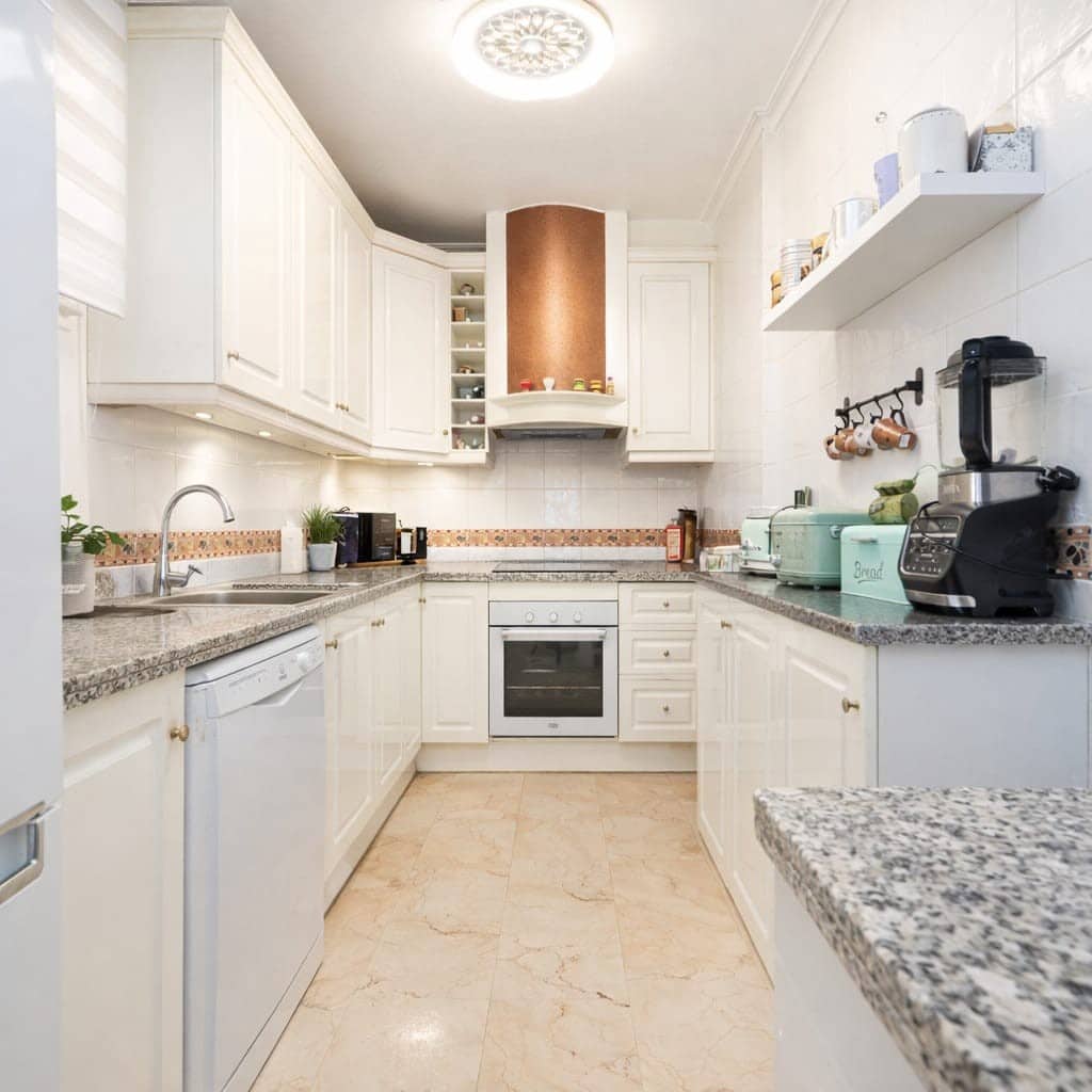 2 Zimmer Apartment zu verkaufen in Playa Flamenca mit Pool Garage - 189.950 € (Ref: 9646735)