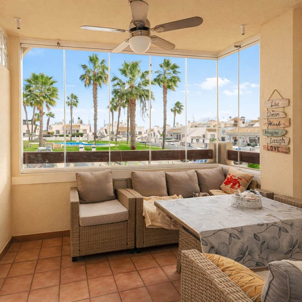 2 Zimmer Apartment zu verkaufen in Playa Flamenca mit Pool Garage - 189.950 € (Ref: 9646735)