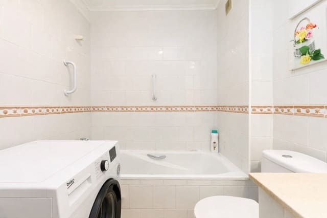 2 Zimmer Apartment zu verkaufen in Playa Flamenca, Orihuela mit Pool Garage - 189.950 € (Ref: 9646735)