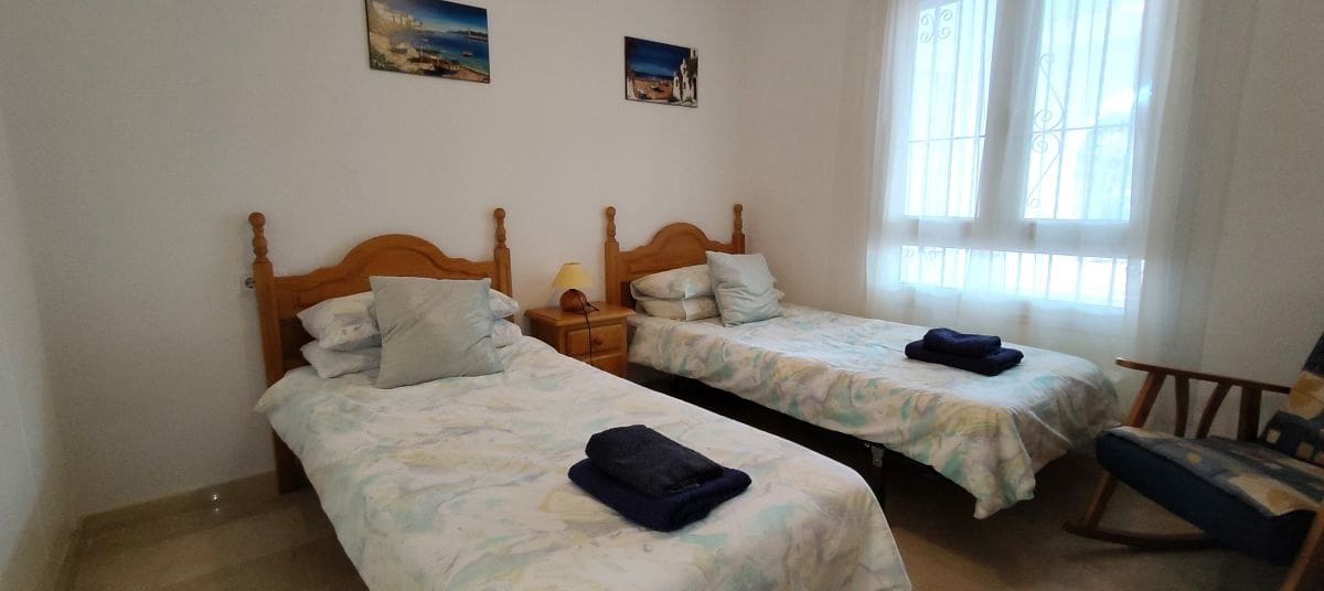 2 soverom Leilighet til salgs i Villamartin med svømmebasseng garasje - € 169 900 (Ref: 9673875)