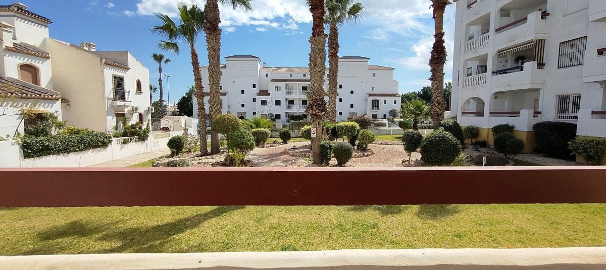 2 soverom Leilighet til salgs i Villamartin med svømmebasseng garasje - € 169 900 (Ref: 9673875)