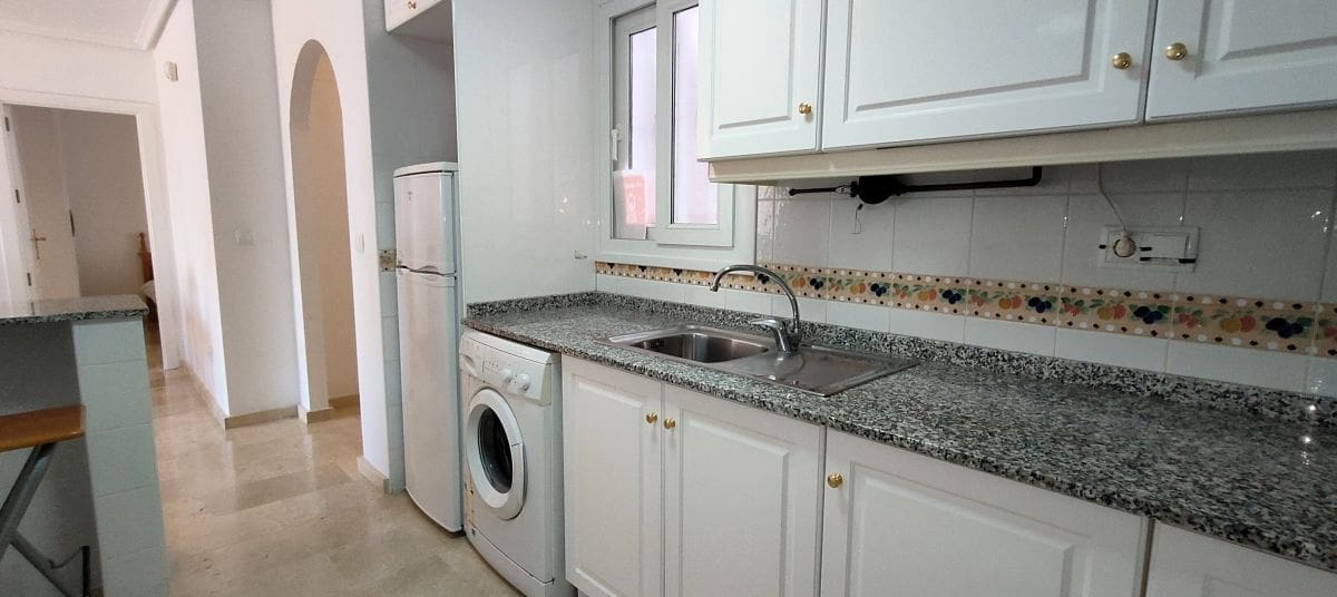 2 soverom Leilighet til salgs i Villamartin med svømmebasseng garasje - € 169 900 (Ref: 9673875)