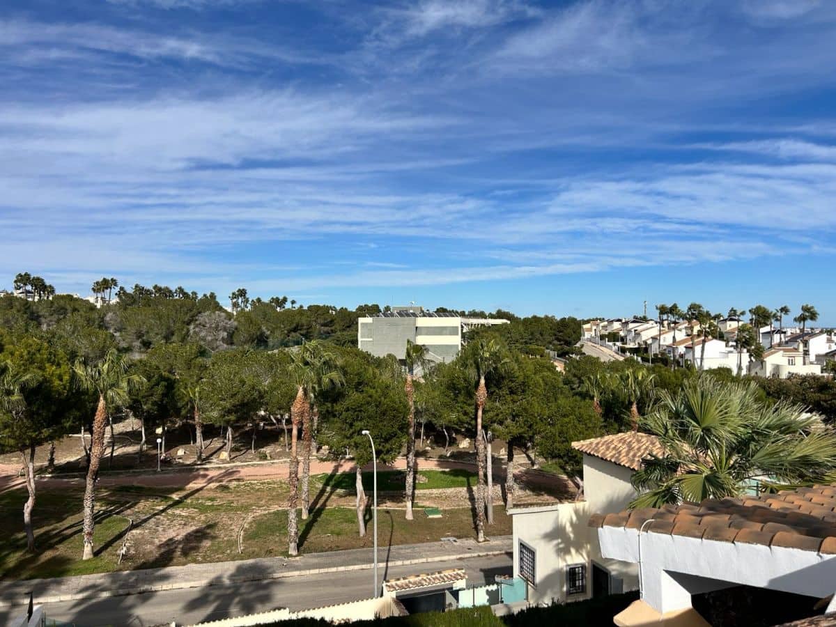 3 soveværelse Semi-Rækkehus til salg i Villamartin med swimmingpool garage - € 359.000 (Ref: 9676940)