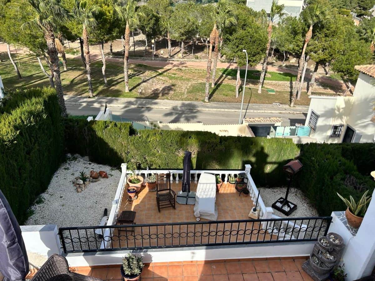 3 soveværelse Semi-Rækkehus til salg i Villamartin med swimmingpool garage - € 359.000 (Ref: 9676940)