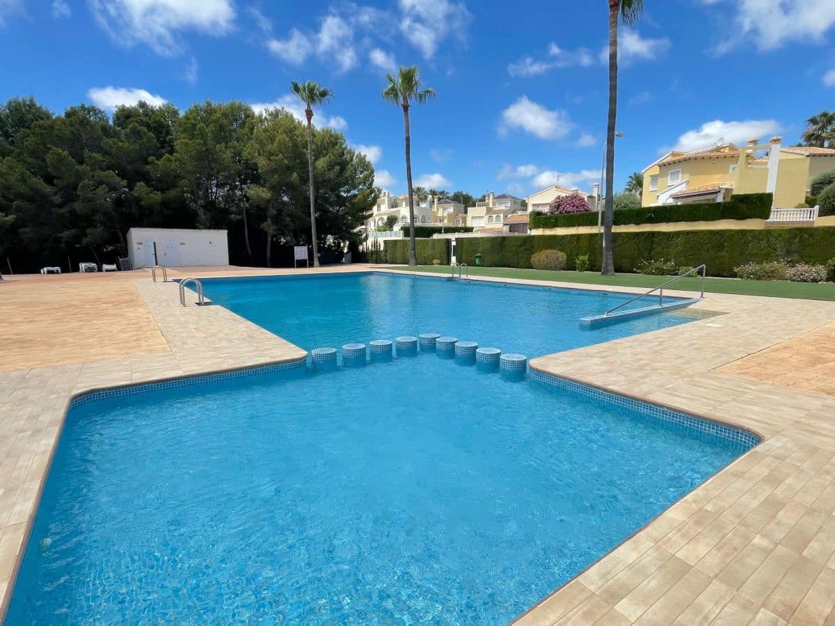 3 soveværelse Semi-Rækkehus til salg i Villamartin med swimmingpool garage - € 359.000 (Ref: 9676940)