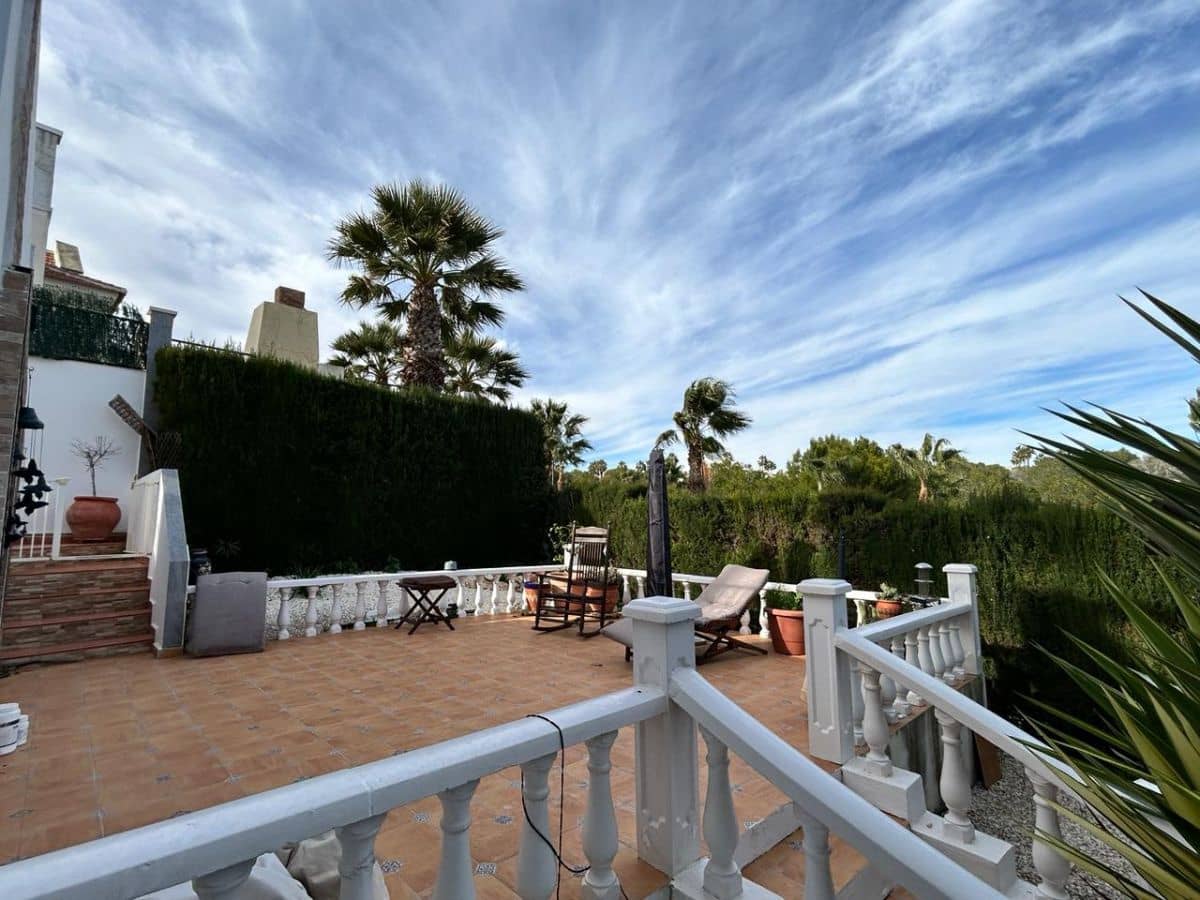 3 soveværelse Semi-Rækkehus til salg i Villamartin med swimmingpool garage - € 359.000 (Ref: 9676940)