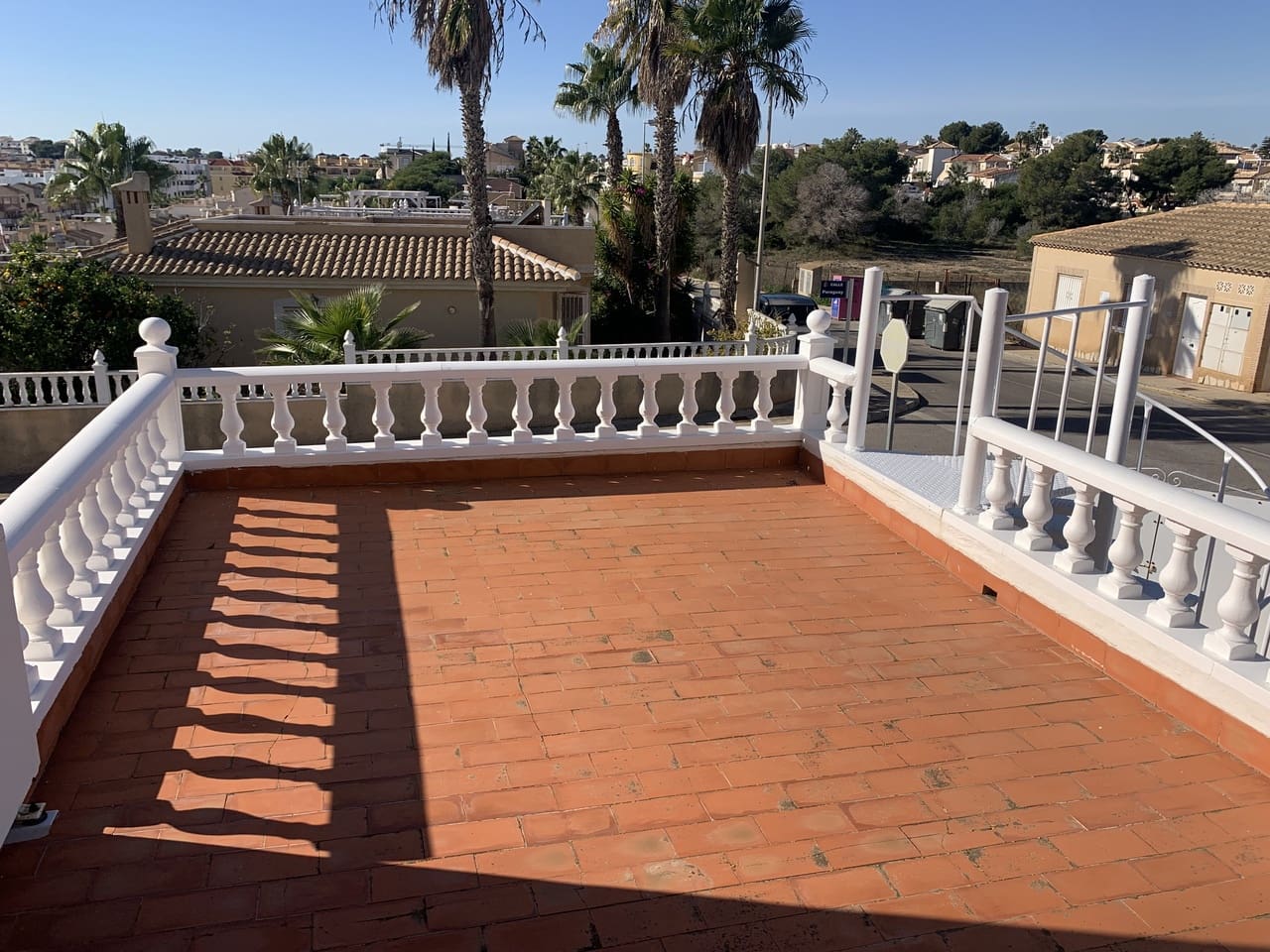 Chalet de 3 habitaciones en Villamartin en venta con piscina garaje - 299.950 € (Ref: 9679545)