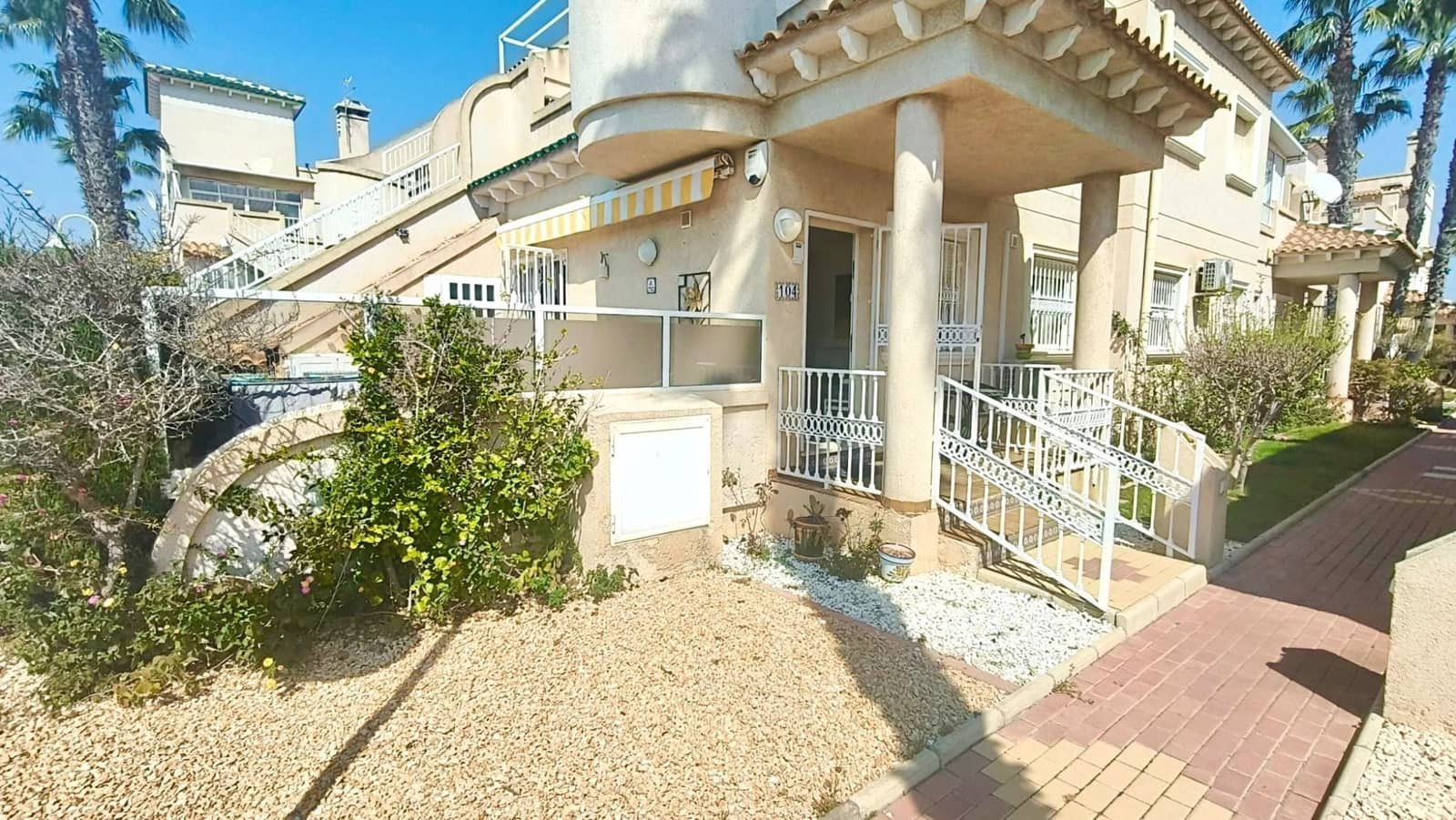 2 soveværelse Lejlighed til salg i Playa Flamenca med swimmingpool garage - € 189.000 (Ref: 9708207)