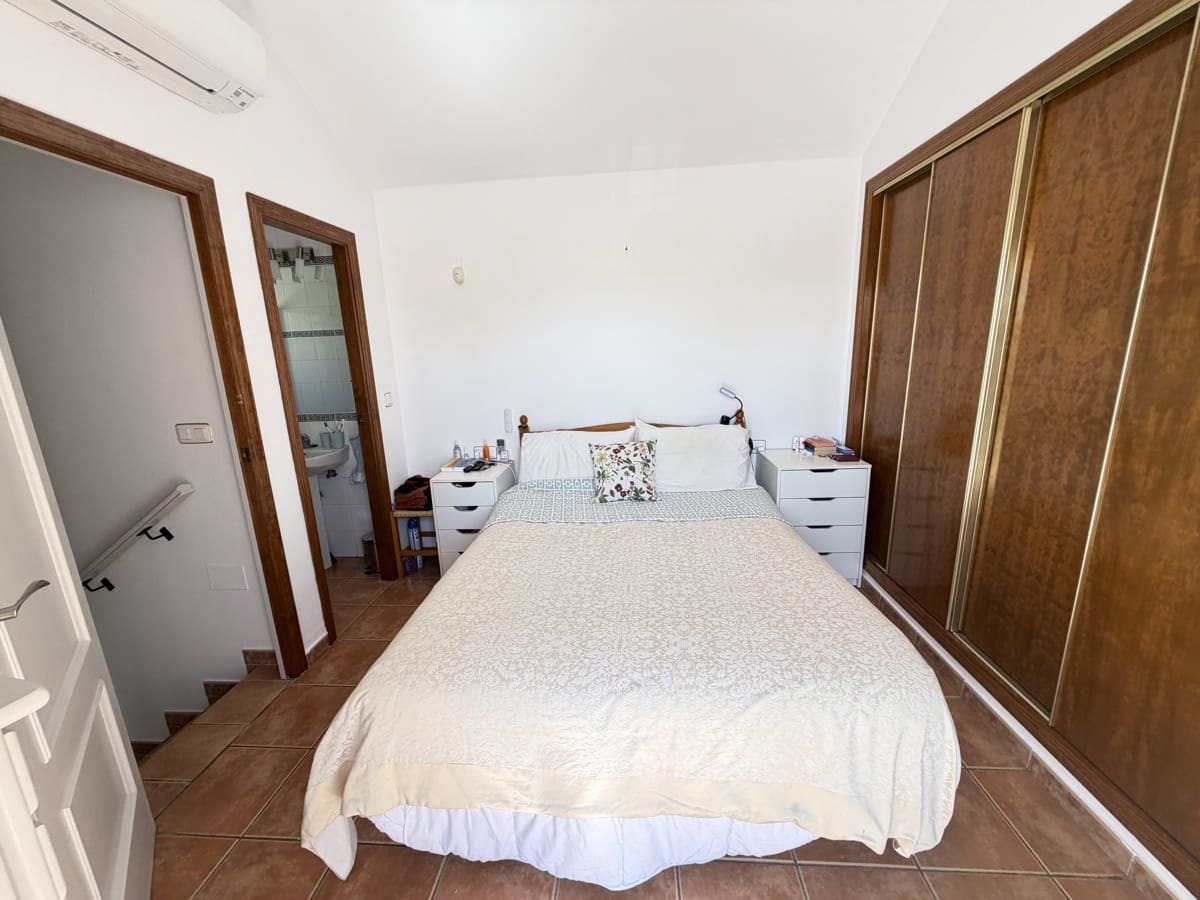 4 quarto Bungalow para venda em La Zenia com piscina - 289 000 € (Ref: 9714677)