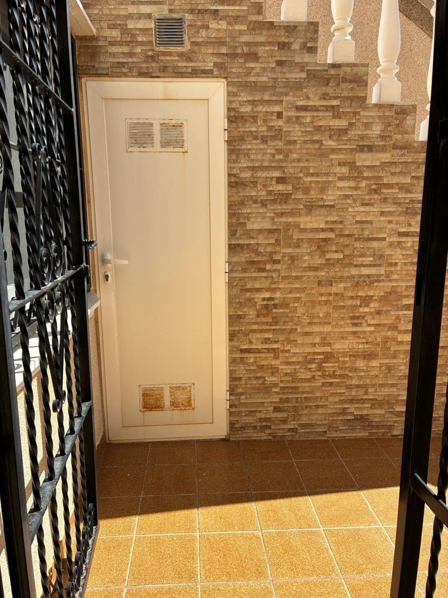 3 slaapkamer Halfvrijstaande villa te koop in Orihuela Costa met zwembad - € 249.950 (Ref: 9726514)