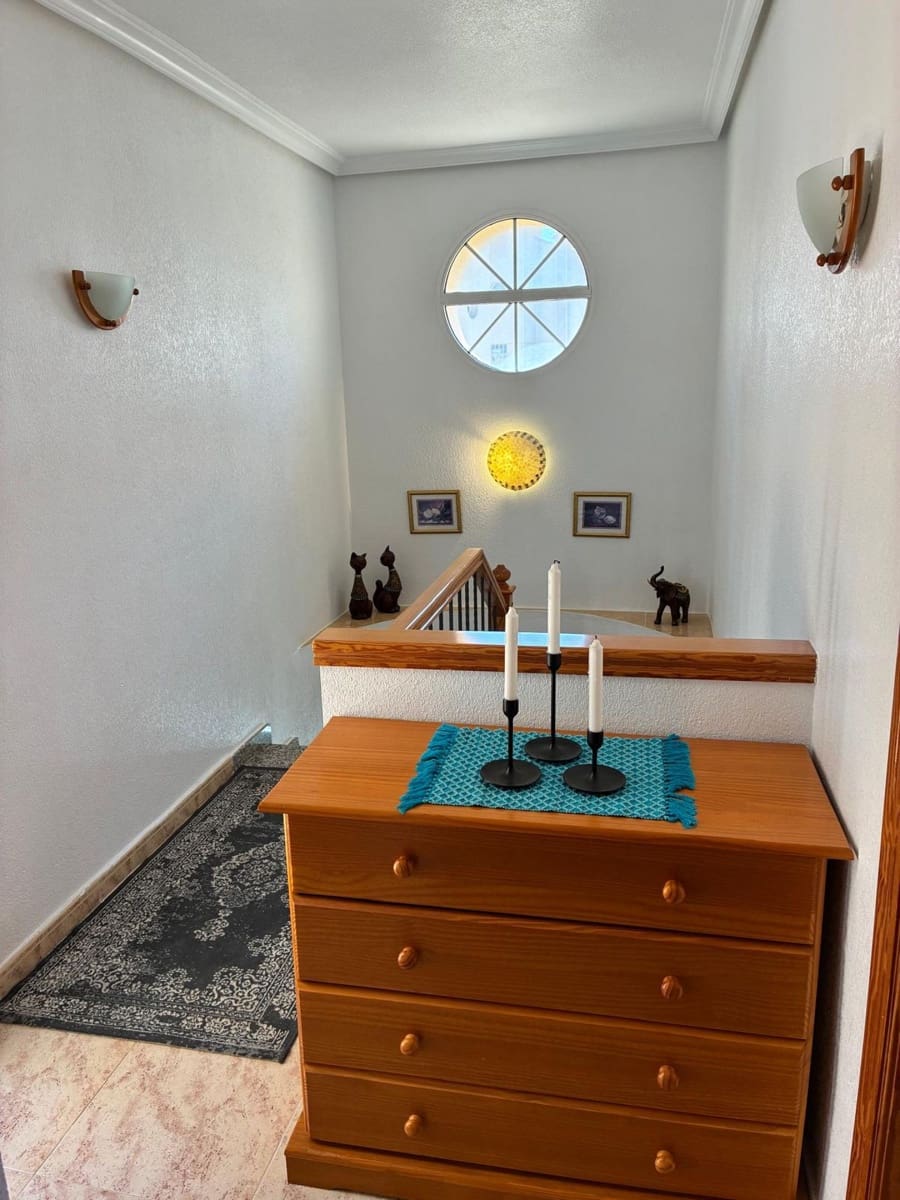 3 slaapkamer Halfvrijstaande villa te koop in Orihuela Costa met zwembad - € 249.950 (Ref: 9726514)