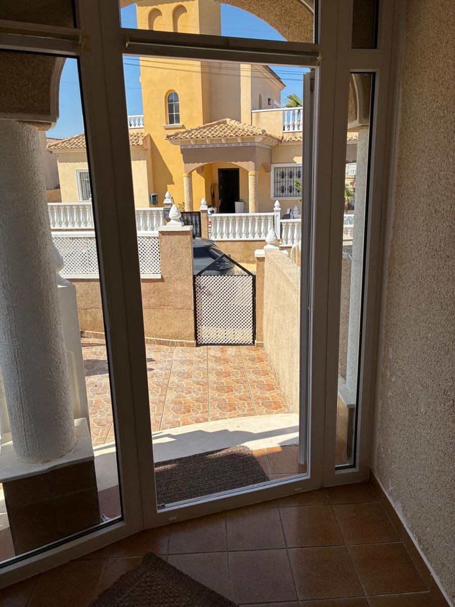 3 slaapkamer Halfvrijstaande villa te koop in Orihuela Costa met zwembad - € 249.950 (Ref: 9726514)