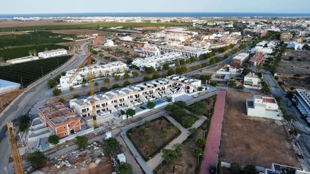 Apartamento de 3 habitaciones en Pilar de la Horadada ciudad, Pilar de la Horadada en venta con piscina - 295.000 € (Ref: 9729071)