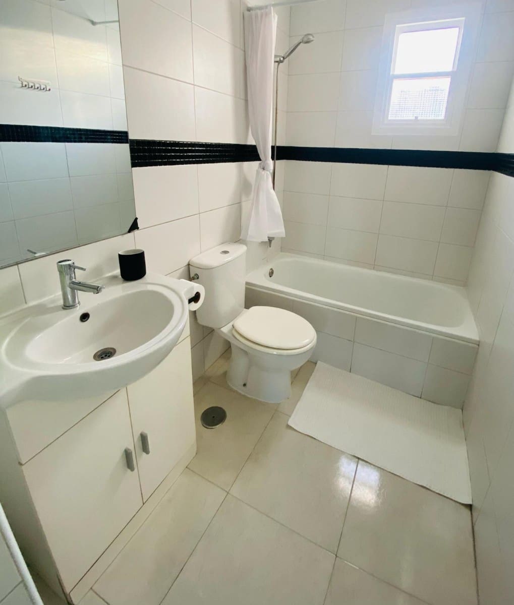 Casa de 3 habitaciones en Villamartin en venta con piscina - 274.950 € (Ref: 9746844)