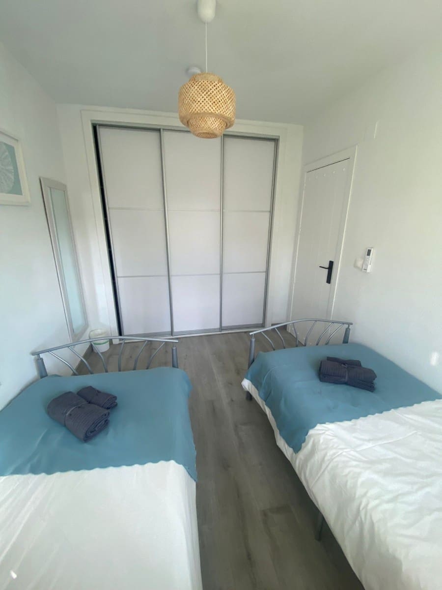 Casa de 3 habitaciones en Villamartin en venta con piscina - 274.950 € (Ref: 9746844)