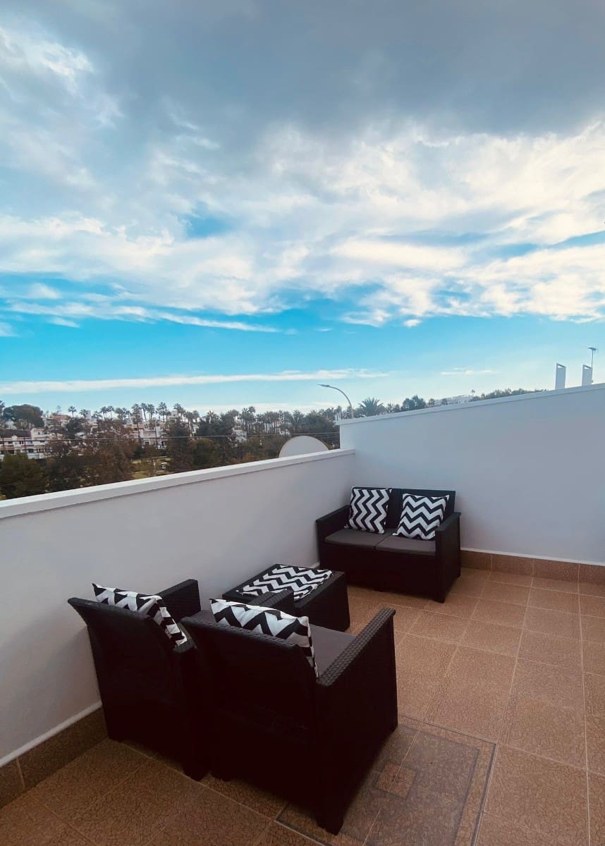 Casa de 3 habitaciones en Villamartin en venta con piscina - 274.950 € (Ref: 9746844)