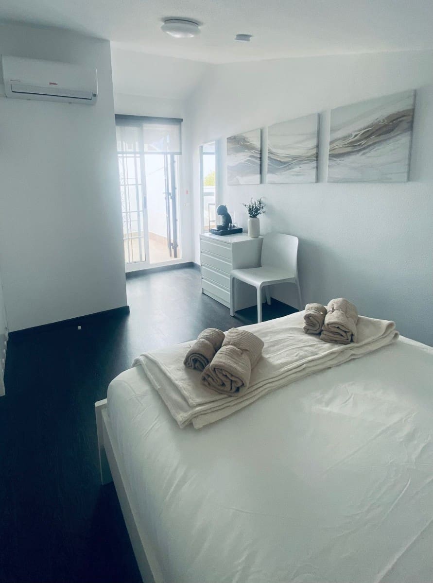 Casa de 3 habitaciones en Villamartin en venta con piscina - 274.950 € (Ref: 9746844)