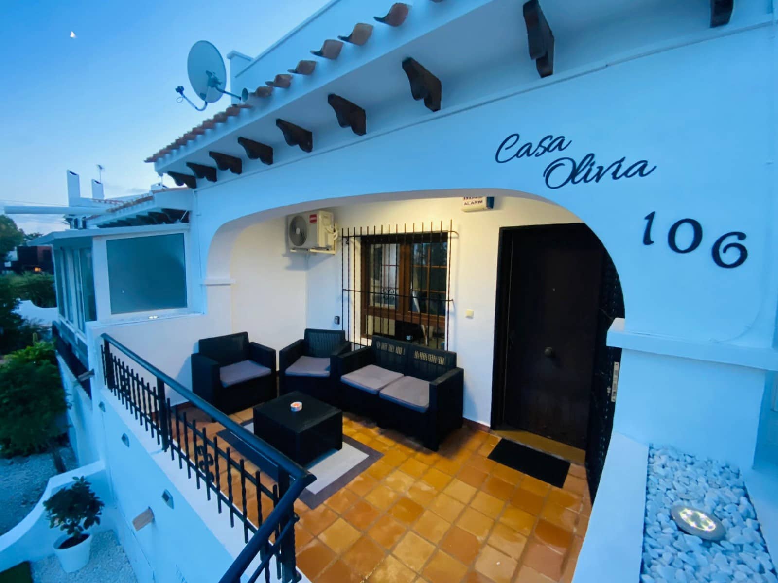 Casa de 3 habitaciones en Villamartin en venta con piscina - 274.950 € (Ref: 9746844)