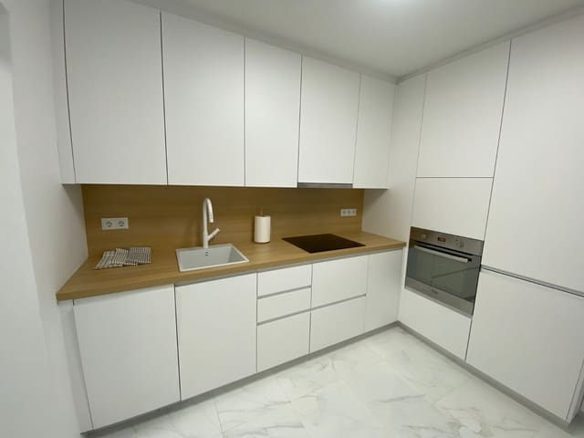 Casa de 3 habitaciones en Villamartin, Orihuela en venta con piscina - 274.950 € (Ref: 9746844)