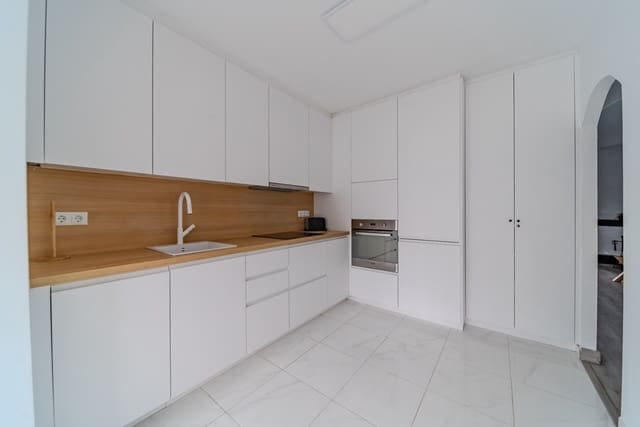 Casa de 3 habitaciones en Villamartin, Orihuela en venta con piscina - 274.950 € (Ref: 9746844)