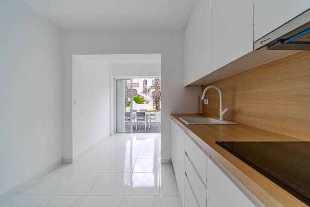 Casa de 3 habitaciones en Villamartin, Orihuela en venta con piscina - 274.950 € (Ref: 9746844)