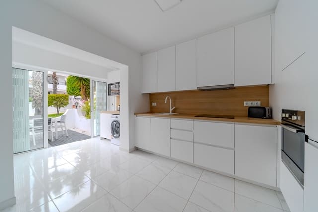 Casa de 3 habitaciones en Villamartin, Orihuela en venta con piscina - 274.950 € (Ref: 9746844)