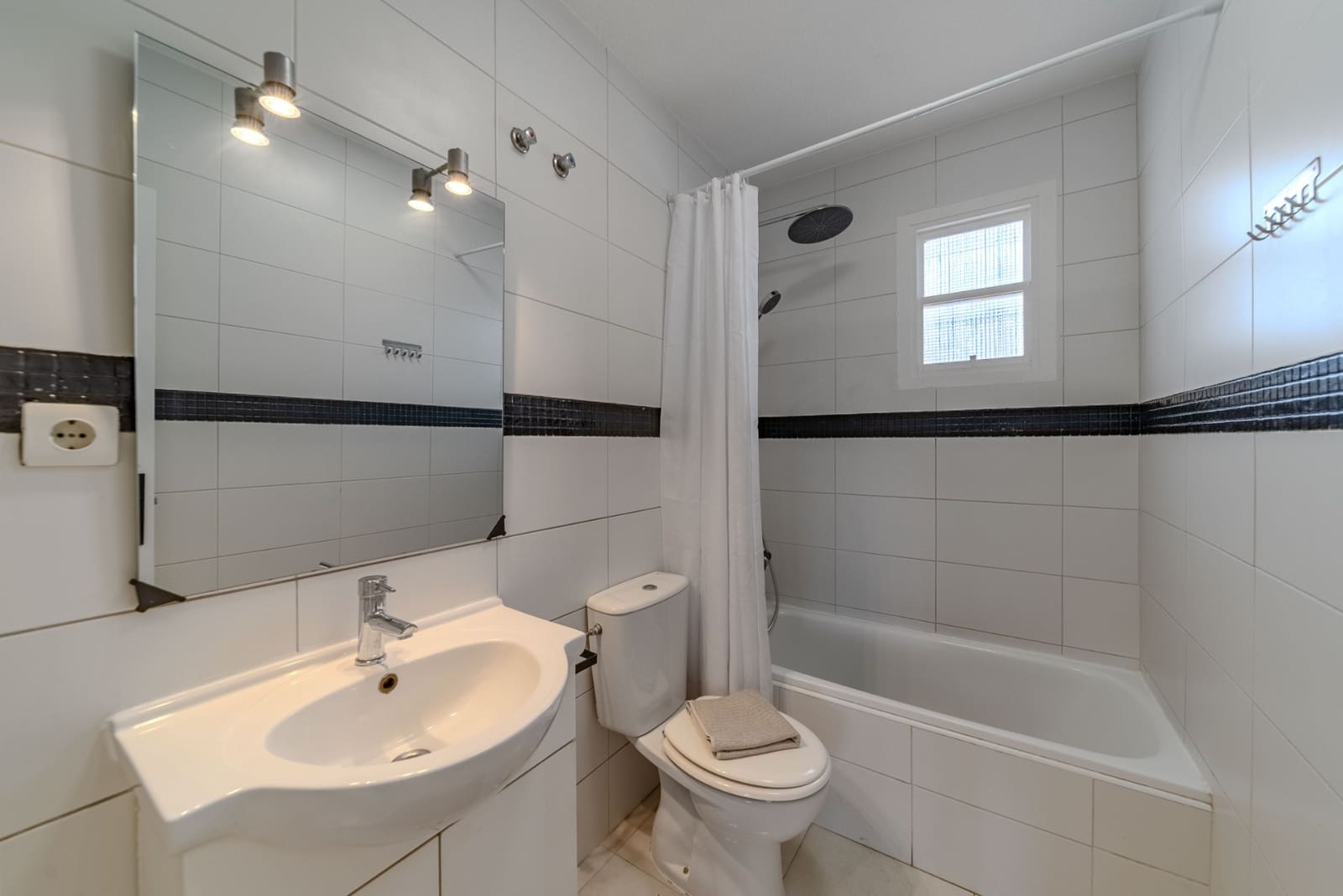 3 Zimmer Haus zu verkaufen in Villamartin mit Pool - 274.950 € (Ref: 9746844)