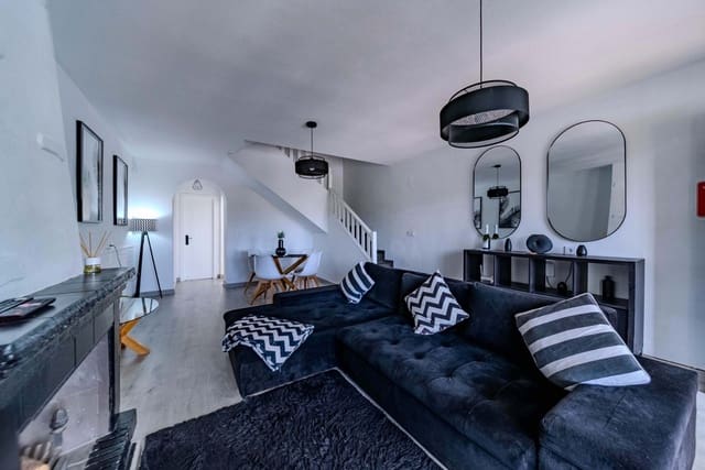Casa de 3 habitaciones en Villamartin, Orihuela en venta con piscina - 274.950 € (Ref: 9746844)