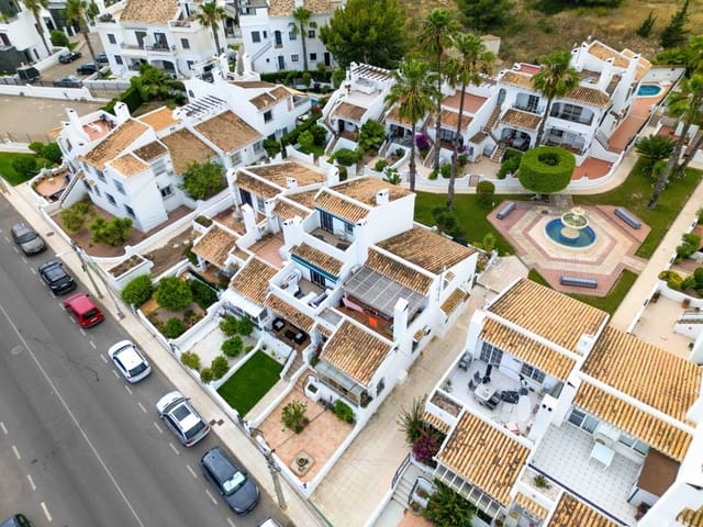 Casa de 3 habitaciones en Villamartin, Orihuela en venta con piscina - 274.950 € (Ref: 9746844)