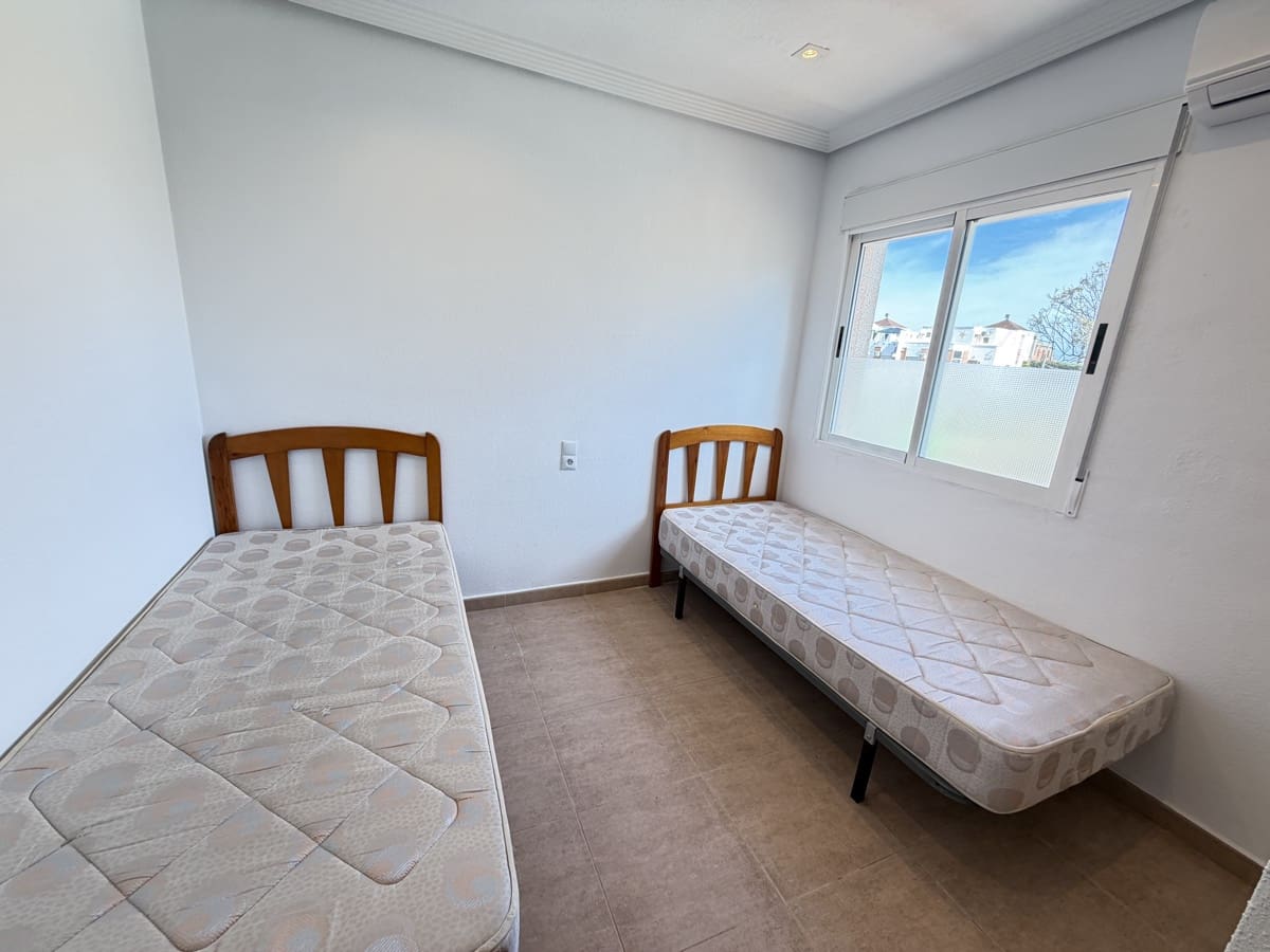 2 makuuhuone Omakotitalo myytävänä paikassa Los Altos - 199 000 € (Ref: 9746866)