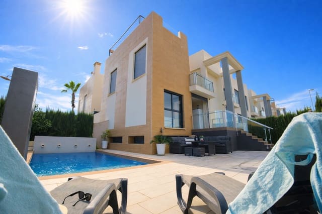 Casa de 3 habitaciones en La Zenia, Orihuela en venta con piscina - 590.000 € (Ref: 9788174)