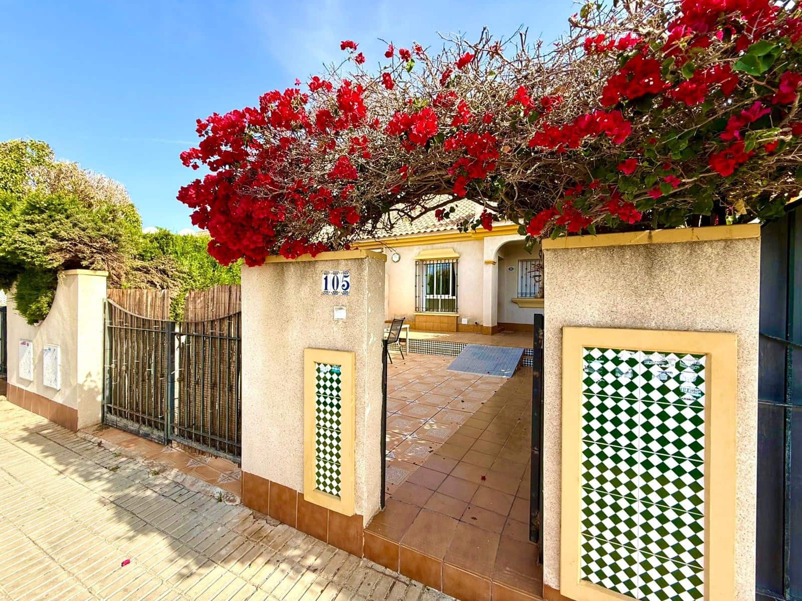 2 slaapkamer Bungalow te koop in Cabo Roig met zwembad garage - € 235.000 (Ref: 9793520)