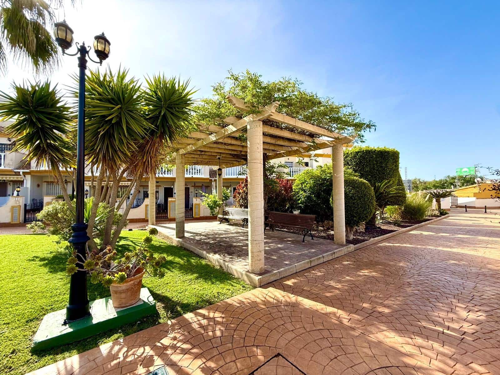 2 slaapkamer Bungalow te koop in Cabo Roig met zwembad garage - € 235.000 (Ref: 9793520)